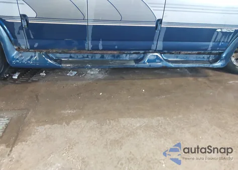 2000 Chevrolet Express Upfitter Pkg. from USA, damaged, VIN 1GBFG15R4Y1202496